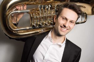Knut Elias Barstad med tuba